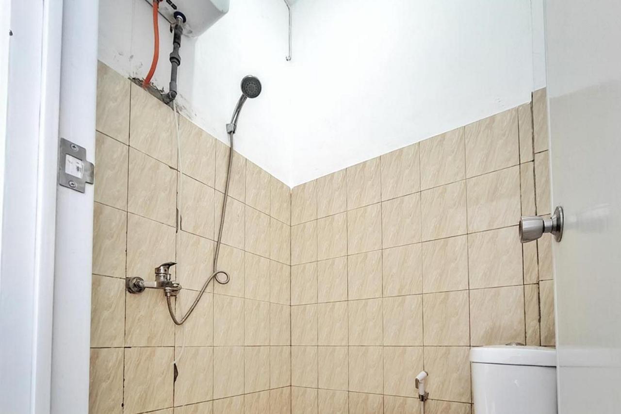 Shekinah Homestay & Cafe Waikabubak Mitra Reddoorz Exterior foto